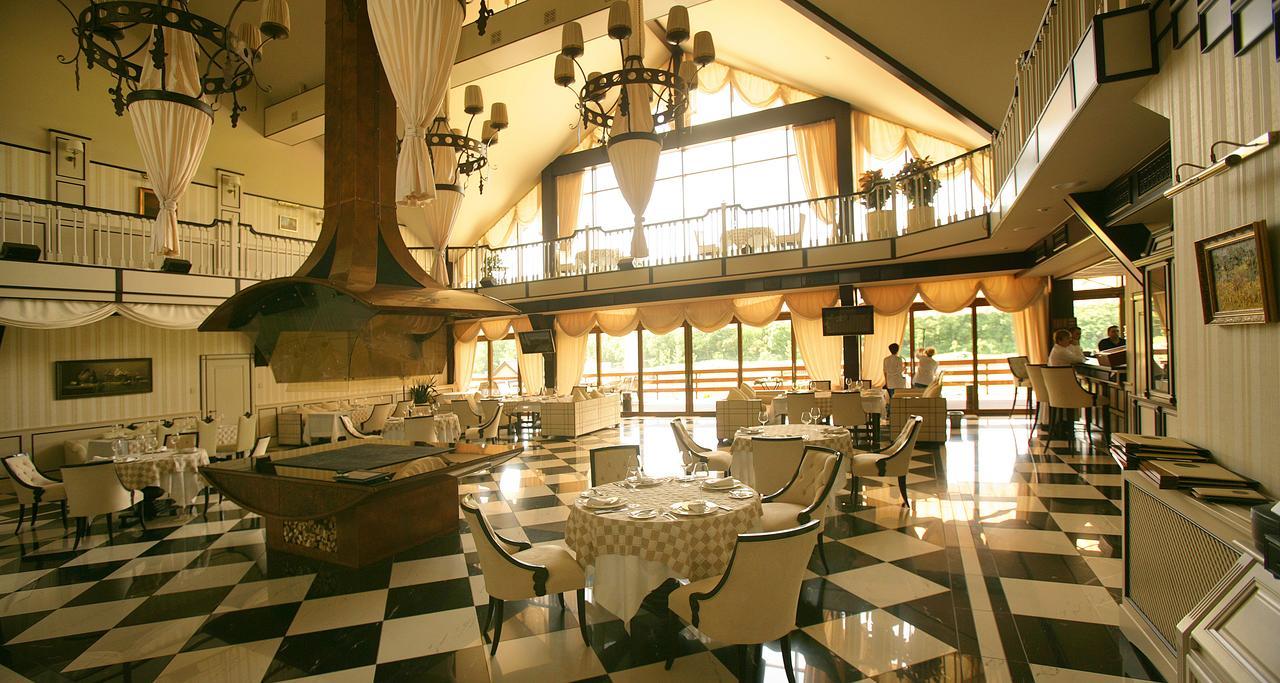 Superior Golf And Spa Resort คาร์คิฟ ภายนอก รูปภาพ